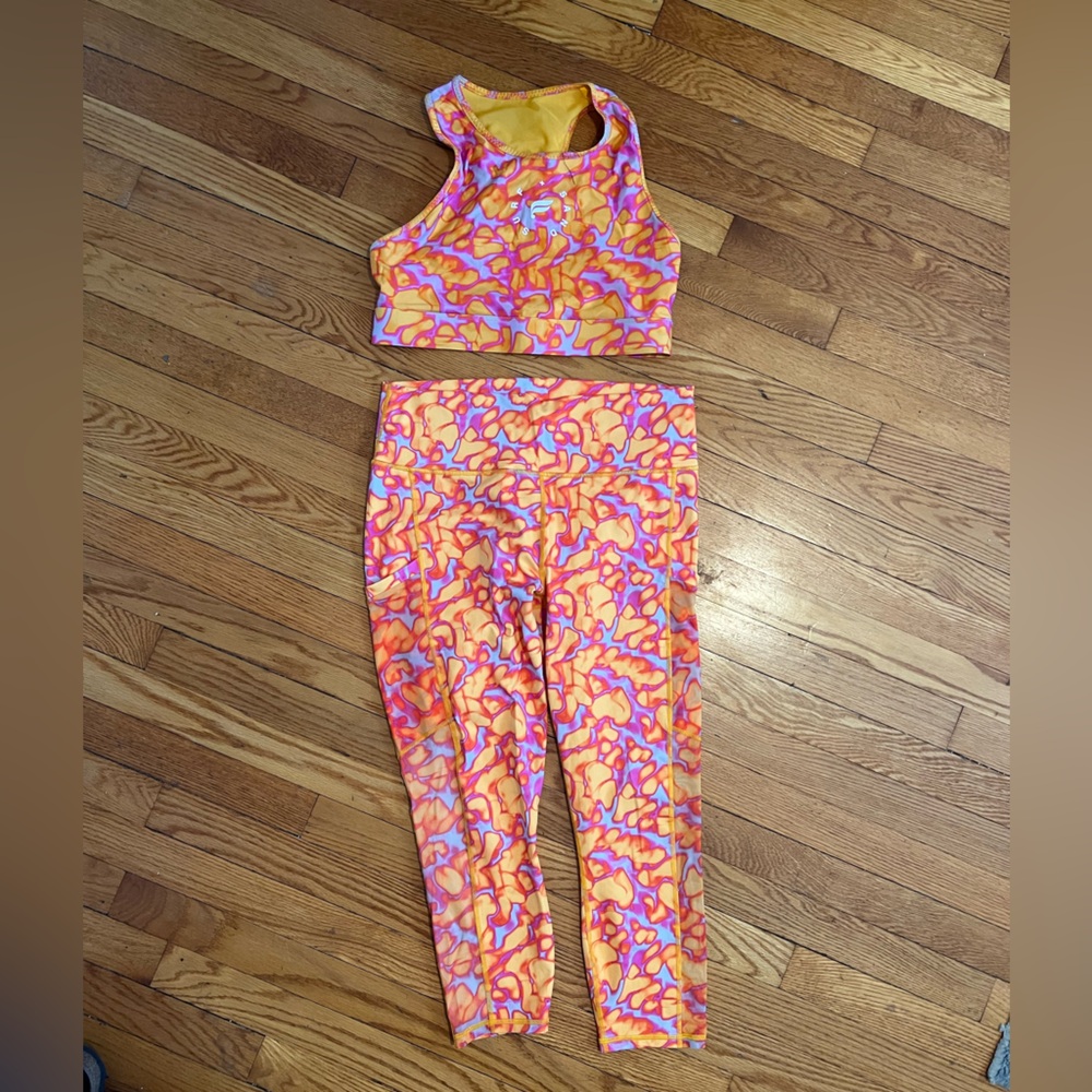 Fabletics  Leggings and Sports Bra Set - PowerHold Leggings - 7/8